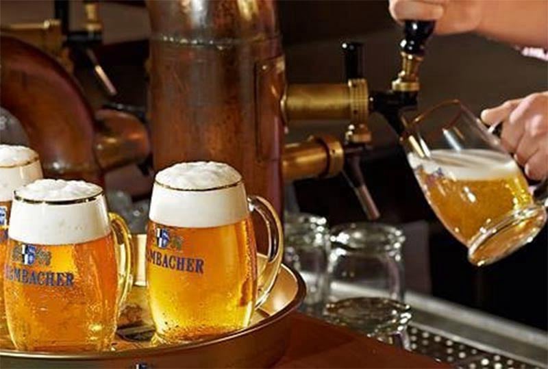 Frisches Bier in der Bauernstube