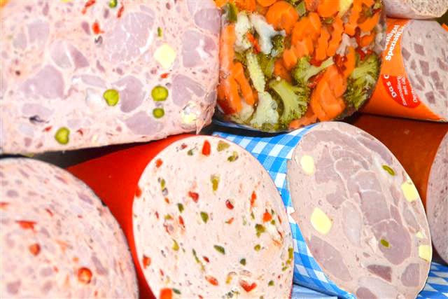 Wurstwaren aus eigener Herstellung